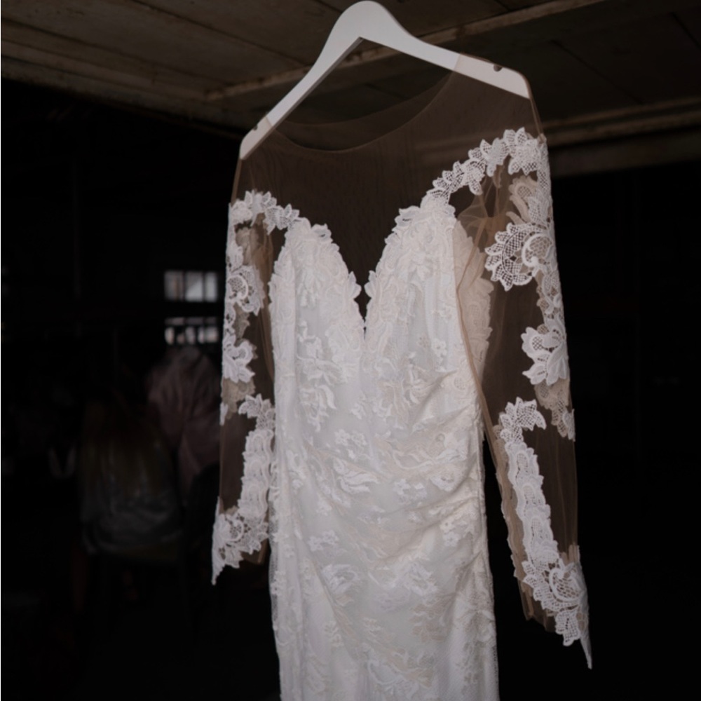 Olvis wedding dress - Picture 2 of 3